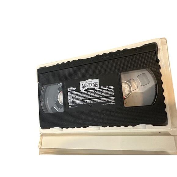 Walt Disney Masterpiece Aristocats VHS Kids Movie Cartoon - Picture 4 of 6